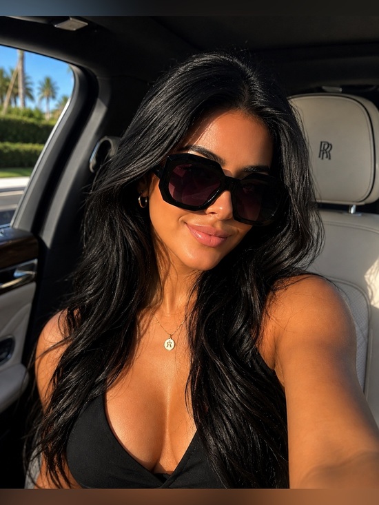 Accessories - Elegant Oversized Women's Sunglasses in Black